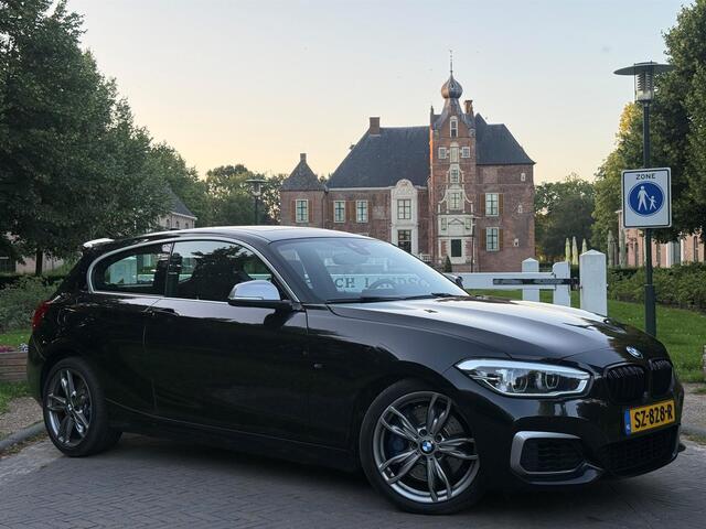 BMW 1-SERIE M140i High Exec/Pano/Stuurverw/Carplay/Harman kardon/M-permormance demper