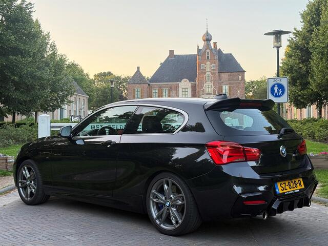 BMW 1-SERIE M140i High Exec/Pano/Stuurverw/Carplay/Harman kardon/M-permormance demper