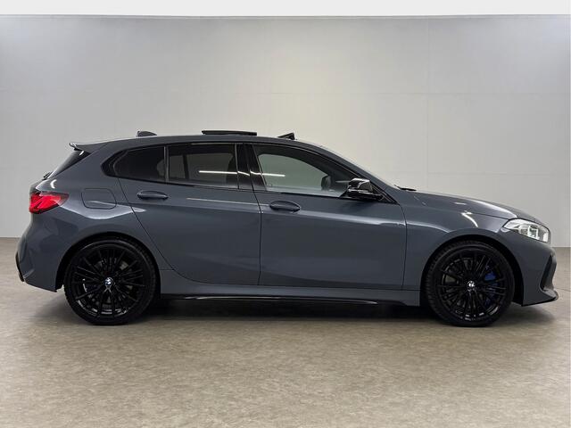 BMW 1-SERIE M135i xDrive High Executive M-Sport | Pano | HuD | Alcantara | BMW LED | Virtual | Sfeer | Carplay