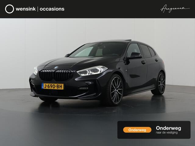 BMW 1-SERIE 118i High Executive Edition | M-Pakket | Panoramadak | ShadowLine | Sportstoelen | Navigatie | Camera | DAB | Apple CarPlay/Android Auto | Stoelverwarming | Draadloze telefoonlader |
