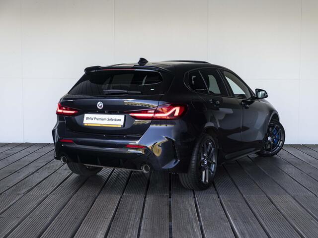 BMW 1-SERIE 120i | High Executive | M Sportpakket | 18 inch | Adaptief onderstel | Glazen panoramadak | Comfort Access | HiFi | Elektrisch verstelbare stoelen