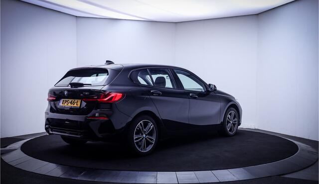 BMW 1-SERIE 118iA SPORT EDITION FULL LED | CAMERA | CARPLAY | NAVI | DAB | CLIMA | CRUISE | SPORTSTOELEN | LMV
