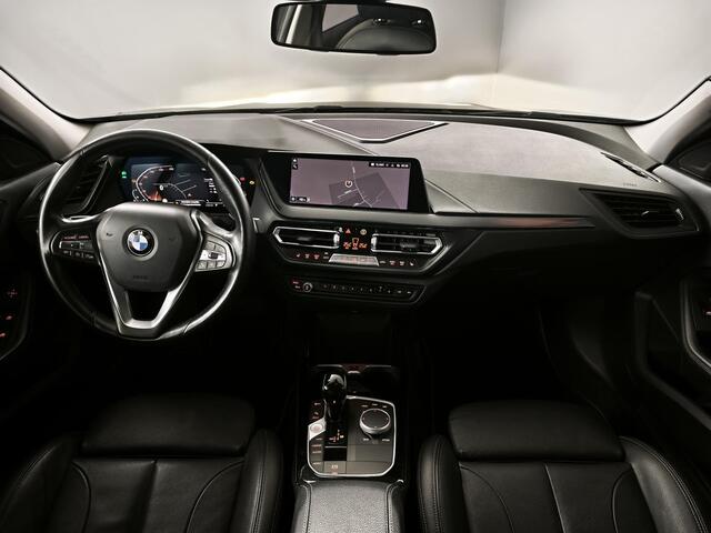 BMW 1-SERIE 118i Business Edition | Leder | Stoelverwarming | Achteruitrijcamera | Navigatie |