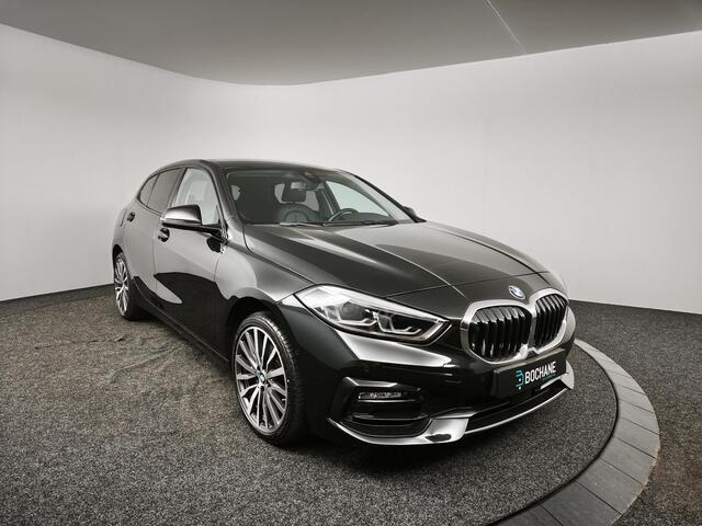 BMW 1-SERIE 118i Business Edition | Leder | Stoelverwarming | Achteruitrijcamera | Navigatie |