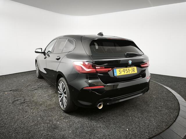 BMW 1-SERIE 118i Business Edition | Leder | Stoelverwarming | Achteruitrijcamera | Navigatie |