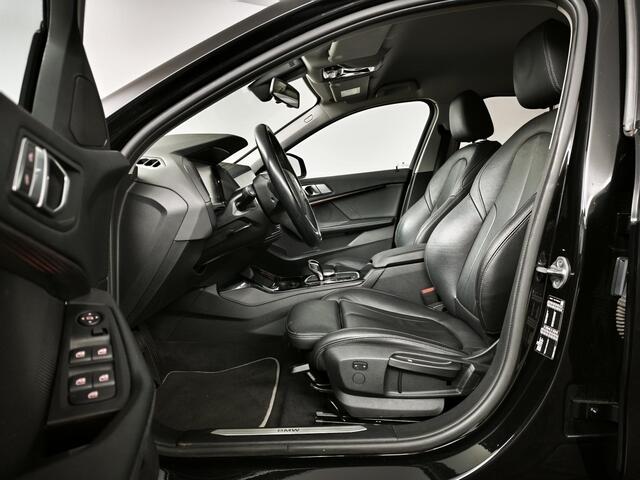 BMW 1-SERIE 118i Business Edition | Leder | Stoelverwarming | Achteruitrijcamera | Navigatie |