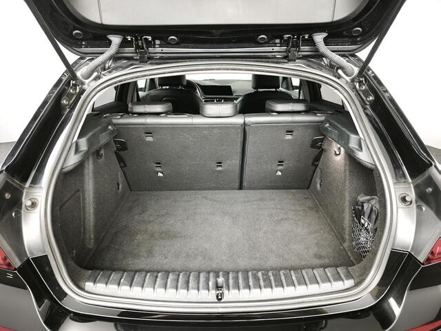 BMW 1-SERIE 118i Business Edition | Leder | Stoelverwarming | Achteruitrijcamera | Navigatie |