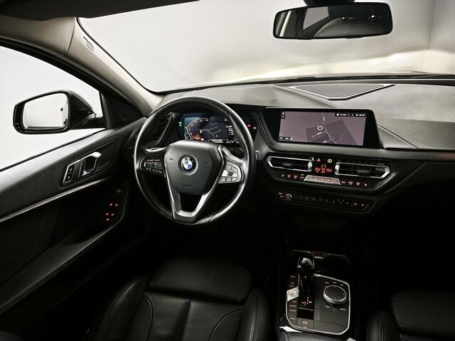 BMW 1-SERIE 118i Business Edition | Leder | Stoelverwarming | Achteruitrijcamera | Navigatie |