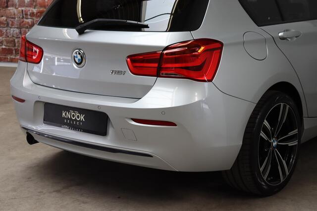 BMW 1-SERIE 116i Executive Sport Line 5 deurs / Navigatiesysteem / Trekhaak / LED / Sportstoelen / Parkeersensoren / Extra Getint Glas / Climate Control / Bluetooth / Cruise Control