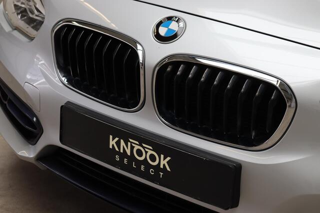 BMW 1-SERIE 116i Executive Sport Line 5 deurs / Navigatiesysteem / Trekhaak / LED / Sportstoelen / Parkeersensoren / Extra Getint Glas / Climate Control / Bluetooth / Cruise Control