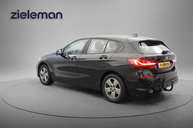 BMW 1-SERIE 118d Business Edition Automaat - Digitaal Cockpit, Carplay, Navi, Cruise, Trekhaak afn.