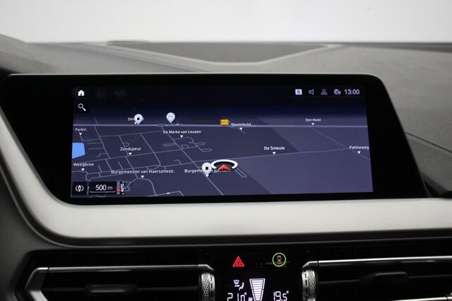 BMW 1-SERIE 118d Business Edition Automaat - Digitaal Cockpit, Carplay, Navi, Cruise, Trekhaak afn.