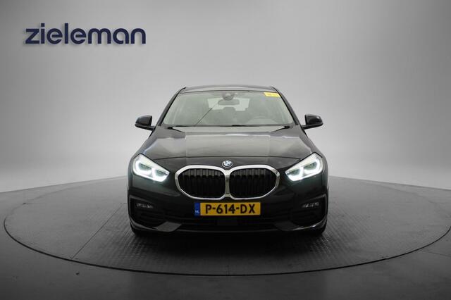 BMW 1-SERIE 118d Business Edition Automaat - Digitaal Cockpit, Carplay, Navi, Cruise, Trekhaak afn.