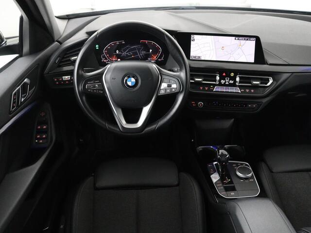 BMW 1-SERIE 118i Executive Edition Sport Line | Half Leder | Carplay | Cruise control | Park assist | Sfeerverlichting | Climate contol | Virtual Dashboard | Full LED | Navigatie |