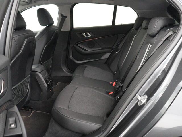 BMW 1-SERIE 118i Executive Edition Sport Line | Half Leder | Carplay | Cruise control | Park assist | Sfeerverlichting | Climate contol | Virtual Dashboard | Full LED | Navigatie |