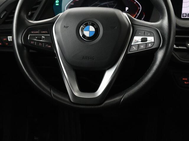 BMW 1-SERIE 118i Executive Edition Sport Line | Half Leder | Carplay | Cruise control | Park assist | Sfeerverlichting | Climate contol | Virtual Dashboard | Full LED | Navigatie |