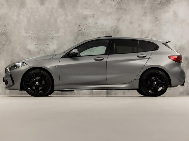 BMW 1-SERIE 118i M Sport Automaat (PANORAMADAK, M PAKKET, APPLE CARPLAY, GROOT NAVI, CAMERA, SPORTSTOELEN, SPOILER, GETINT GLAS, SFEERVERLICHTING, NIEUWSTAAT)