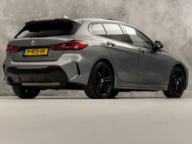 BMW 1-SERIE 118i M Sport Automaat (PANORAMADAK, M PAKKET, APPLE CARPLAY, GROOT NAVI, CAMERA, SPORTSTOELEN, SPOILER, GETINT GLAS, SFEERVERLICHTING, NIEUWSTAAT)