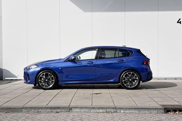 BMW 1-SERIE 120 M-Sport 18 Inch / Getinte Ramen Achter / Driving Assistant / Adaptief M Onderstel / Achteruitrij Camera