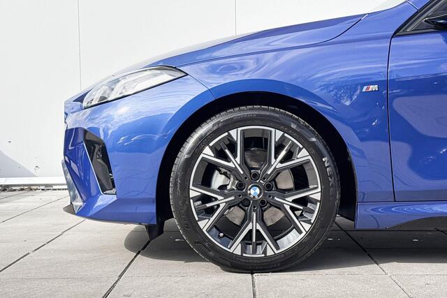 BMW 1-SERIE 120 M-Sport 18 Inch / Getinte Ramen Achter / Driving Assistant / Adaptief M Onderstel / Achteruitrij Camera
