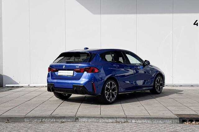 BMW 1-SERIE 120 M-Sport 18 Inch / Getinte Ramen Achter / Driving Assistant / Adaptief M Onderstel / Achteruitrij Camera