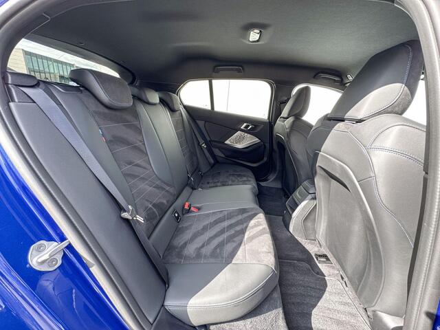 BMW 1-SERIE 120 M-Sport 18 Inch / Getinte Ramen Achter / Driving Assistant / Adaptief M Onderstel / Achteruitrij Camera