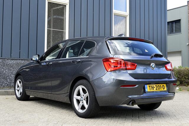 BMW 1-SERIE 118i Sport-Line Rijklaarprijs-Garantie Leder sport interieur Navigatie Led Airco