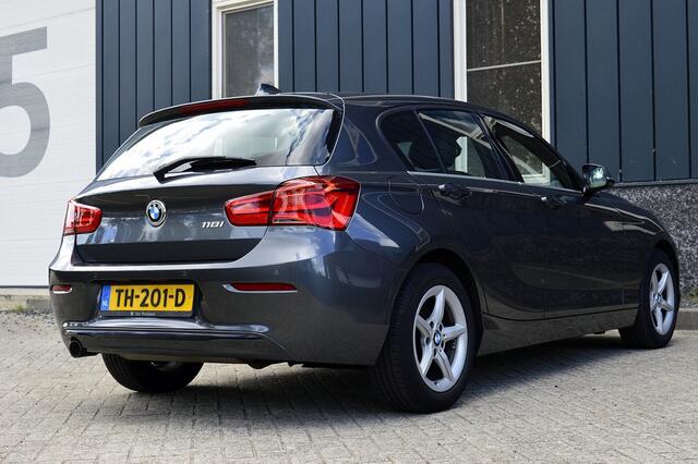 BMW 1-SERIE 118i Sport-Line Rijklaarprijs-Garantie Leder sport interieur Navigatie Led Airco