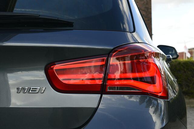 BMW 1-SERIE 118i Sport-Line Rijklaarprijs-Garantie Leder sport interieur Navigatie Led Airco