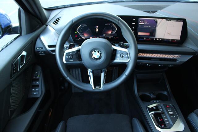 BMW 1-SERIE 120 M Sport Automaat / Sportstoelen / Achteruitrijcamera / M Adaptief onderstel / Driving Assistant