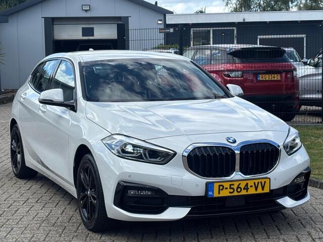 BMW 1-SERIE 118i High Executive Sport Automaat 2021 Wit