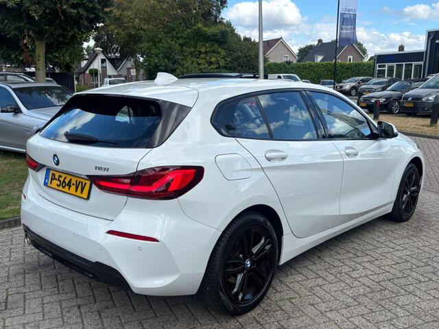 BMW 1-SERIE 118i High Executive Sport Automaat 2021 Wit