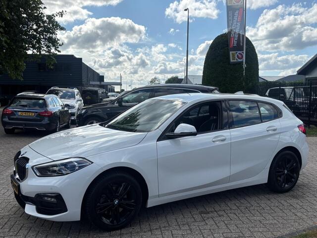 BMW 1-SERIE 118i High Executive Sport Automaat 2021 Wit
