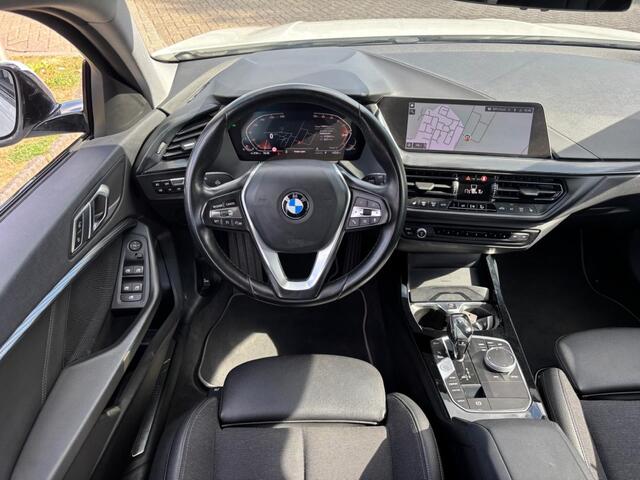BMW 1-SERIE 118i High Executive Sport Automaat 2021 Wit