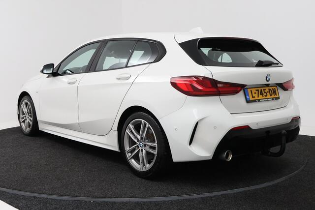 BMW 1-SERIE 118i High Executive (TREKHAAK, CAMERA, SFEERVERLICHTING, DEALER ONDERHOUDEN)