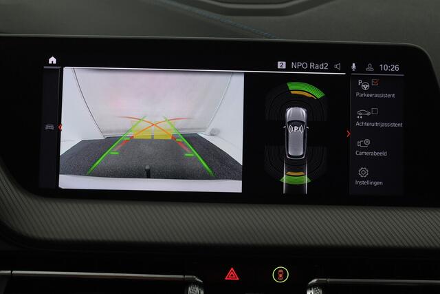 BMW 1-SERIE 118i High Executive (TREKHAAK, CAMERA, SFEERVERLICHTING, DEALER ONDERHOUDEN)