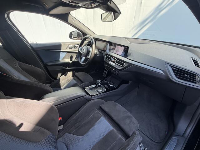 BMW 1-SERIE 118i Executive Edition M-Sport Zetels HUD Adapt.Cruise Carplay Camera Uitstraling!