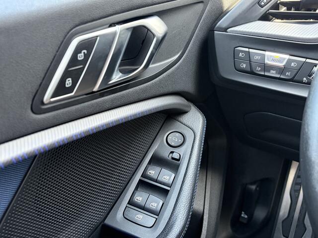 BMW 1-SERIE 118i Executive Edition M-Sport Zetels HUD Adapt.Cruise Carplay Camera Uitstraling!