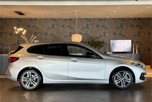 BMW 1-SERIE 118i Automaat I Navi I Sport Stoelen