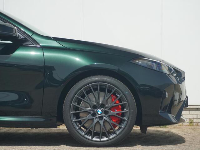 BMW 1-SERIE 5-deurs 120 | M Sportpakket Pro | Panoramadak | Harman-Kardon | Driving Assistant Plus | Elektrisch verstelbare stoelen