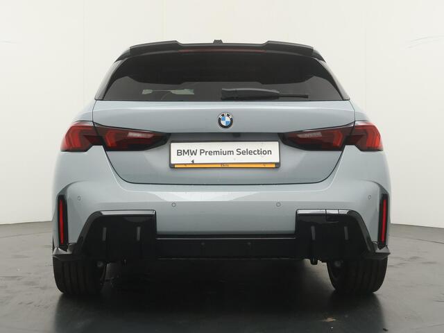 BMW 1-SERIE 120 | M-Sport Pro | Harman Kardon | Panoramadak | Adaptive Cruise