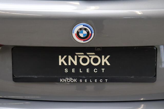 BMW 1-SERIE 118i M Sport Pakkt Automaat / Live Cockpit Professional / Panoramadak / Sportstoelen / Active Guard Plus / Achteruitrijcamera / Parkeersensoren voor + achter / Climate Control / Bluetooth / Extra Getint Glas / Cruise Control / DAB