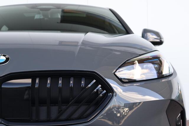BMW 1-SERIE 120 M Sport Design Edition | Sport Pakket Pro | Invidual Grigio-Telesto | Panorama Dak | Harman Kardon | Elektr. Achterklep | Comforttoegang |
