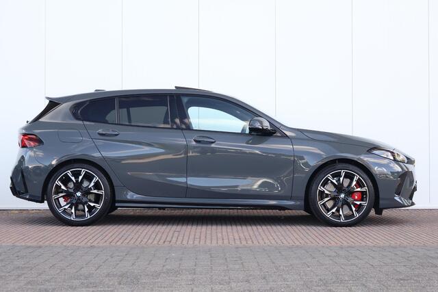 BMW 1-SERIE 120 M Sport Design Edition | Sport Pakket Pro | Invidual Grigio-Telesto | Panorama Dak | Harman Kardon | Elektr. Achterklep | Comforttoegang |