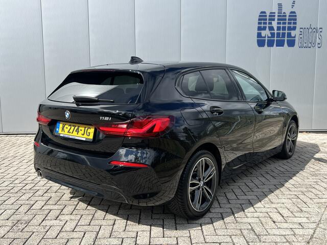 BMW 1-SERIE 118i Automaat Sportline Executive Edition Navi Prof Sportstoelen Led koplampen 17 Inch Velgen Dab Parkeersensoren v+a Shadow Line Getint Glas NL Auto