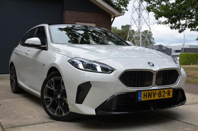BMW 1-SERIE 120 M Sport M Aerodynamica/Led/Pdc/Ecc/Stoelverwarming/Leer/Achteruitrijcamera/Premium pack/Apple Carplay/Android Auto/HiFi System Harman Kardon