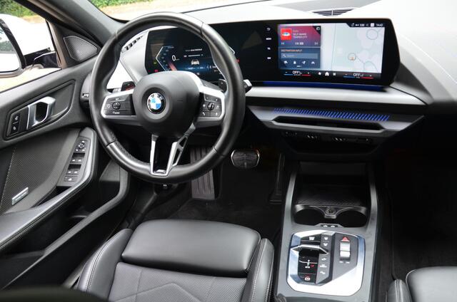 BMW 1-SERIE 120 M Sport M Aerodynamica/Led/Pdc/Ecc/Stoelverwarming/Leer/Achteruitrijcamera/Premium pack/Apple Carplay/Android Auto/HiFi System Harman Kardon