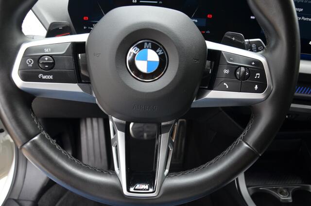 BMW 1-SERIE 120 M Sport M Aerodynamica/Led/Pdc/Ecc/Stoelverwarming/Leer/Achteruitrijcamera/Premium pack/Apple Carplay/Android Auto/HiFi System Harman Kardon