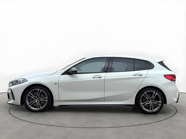 BMW 1-SERIE M135I 306PK XDrive High Executive Schaalstoelen Head-UP