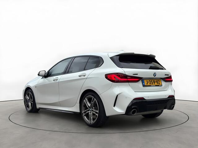 BMW 1-SERIE M135I 306PK XDrive High Executive Schaalstoelen Head-UP